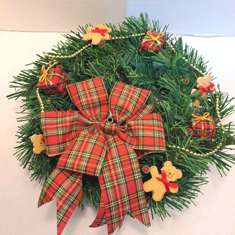 Avon Musical Lighted Christmas Wreath Door Decoration Green Red Gold